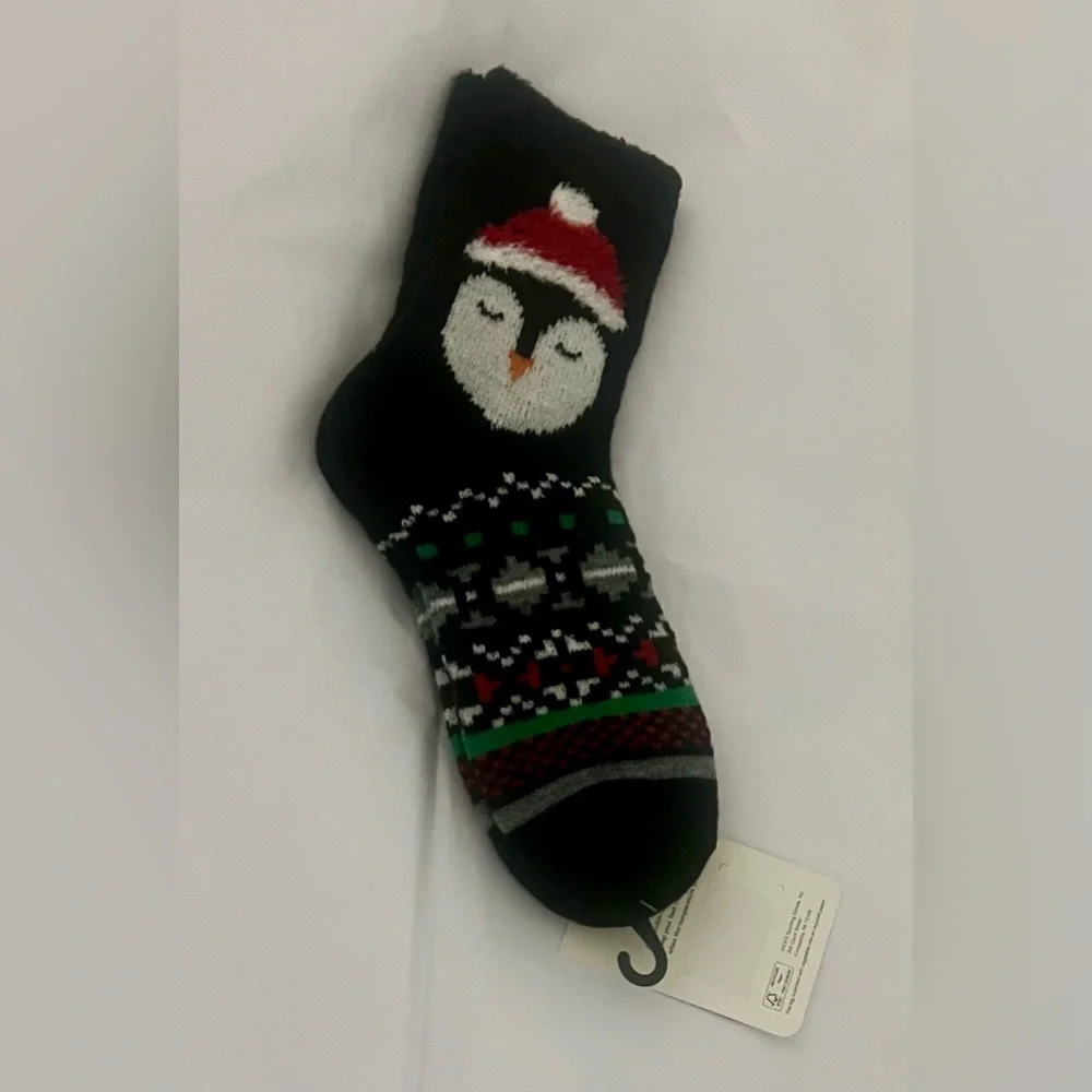 NEW Northeast Outfitters Cozy Cabin Aloe Infused Black Penguin Ankle Socks